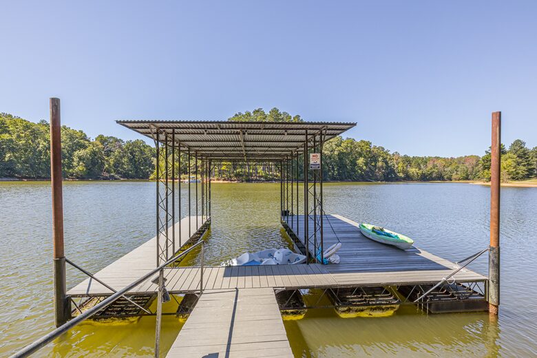 Water's Edge Lake House - Gainesville, Georgia