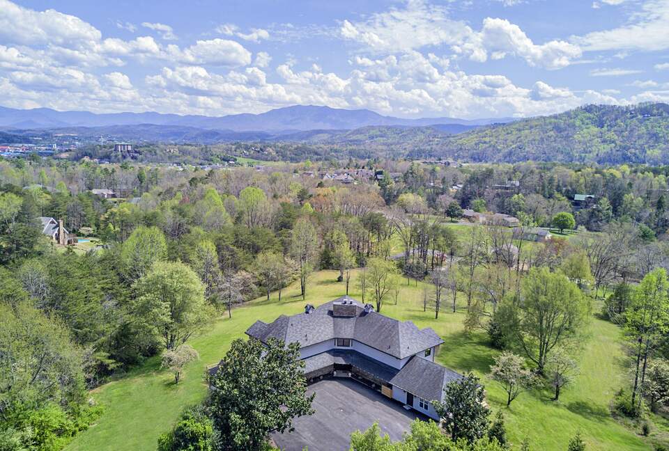 Crestview Estate | 5 acre luxury estate in Smoky Mountains - Pigeon Forge, Tennessee