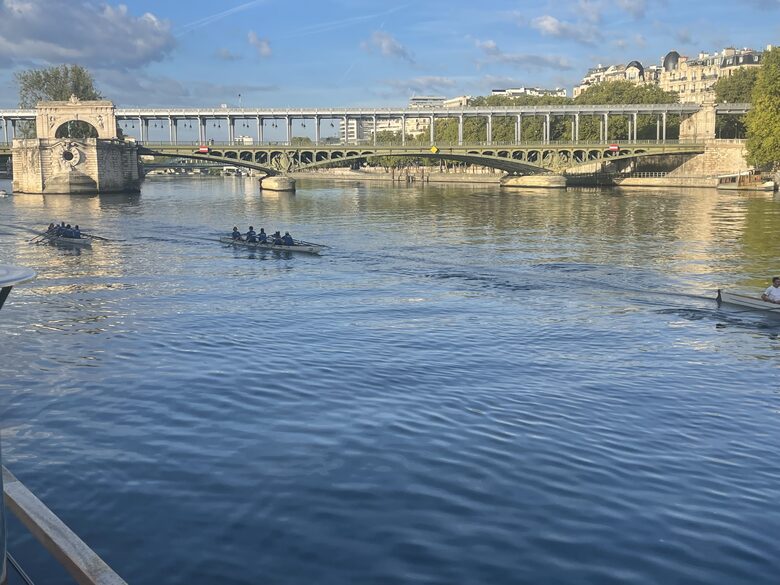 Luxury Houseboat at the Foot of the Eiffel Tower - Paris, France