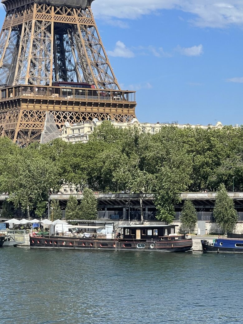 Luxury Houseboat at the Foot of the Eiffel Tower - Paris, France