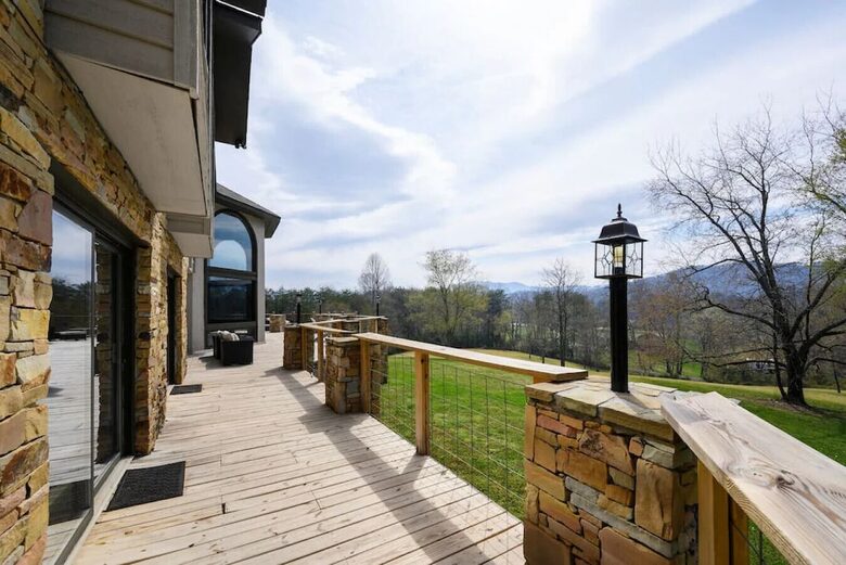 Crestview Estate | 5 acre luxury estate in Smoky Mountains - Pigeon Forge, Tennessee