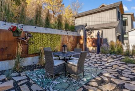 The Safe House.  Charming cabin just one block from the Park City Resort - Park City, Utah