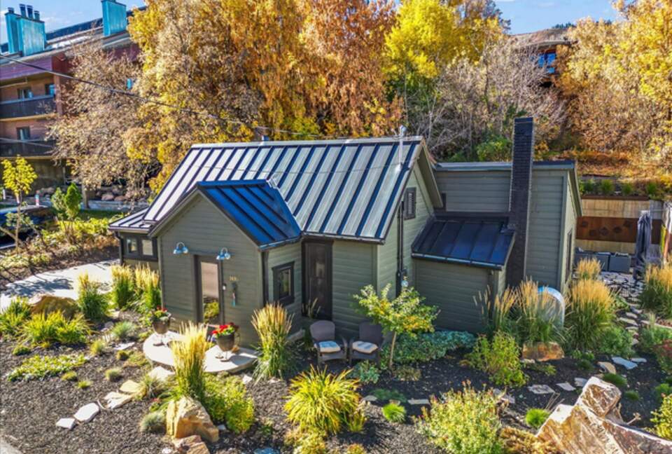 The Safe House.  Charming cabin just one block from the Park City Resort - Park City, Utah