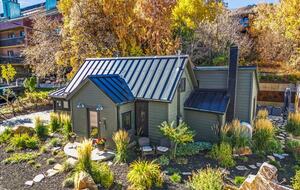 The Safe House.  Charming cabin just one block from the Park City Resort - Park City, Utah