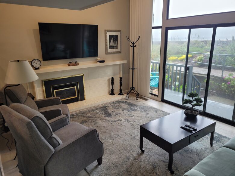 Del Monte Beach Townhome - Monterey, California