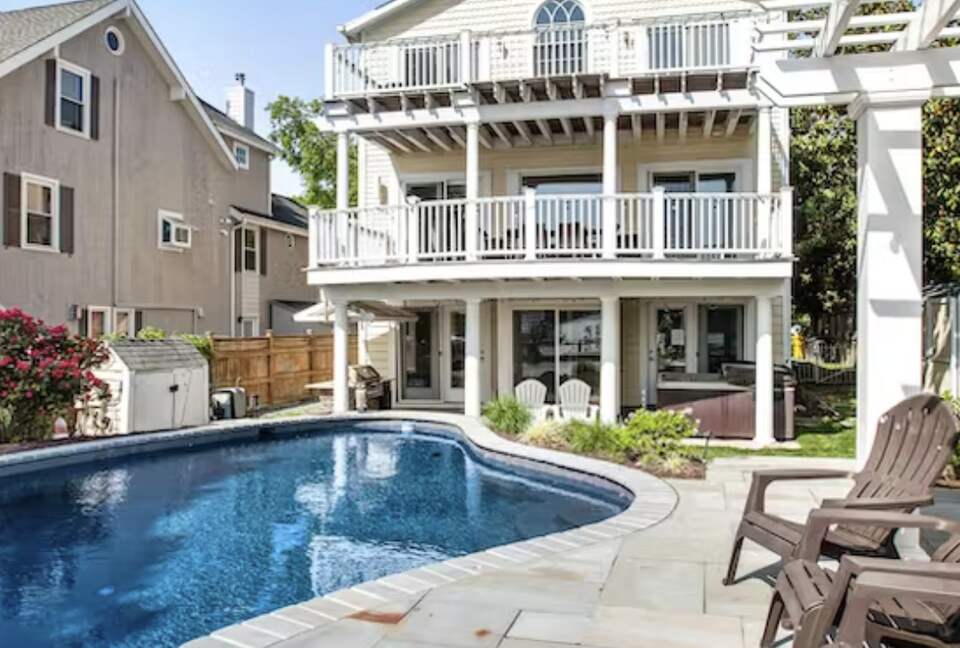 Annapolis Cove Lake Ogleton Charmer - Annapolis, Maryland