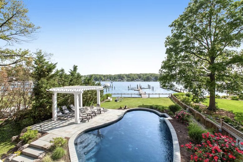 Annapolis Cove Lake Ogleton Charmer - Annapolis, Maryland