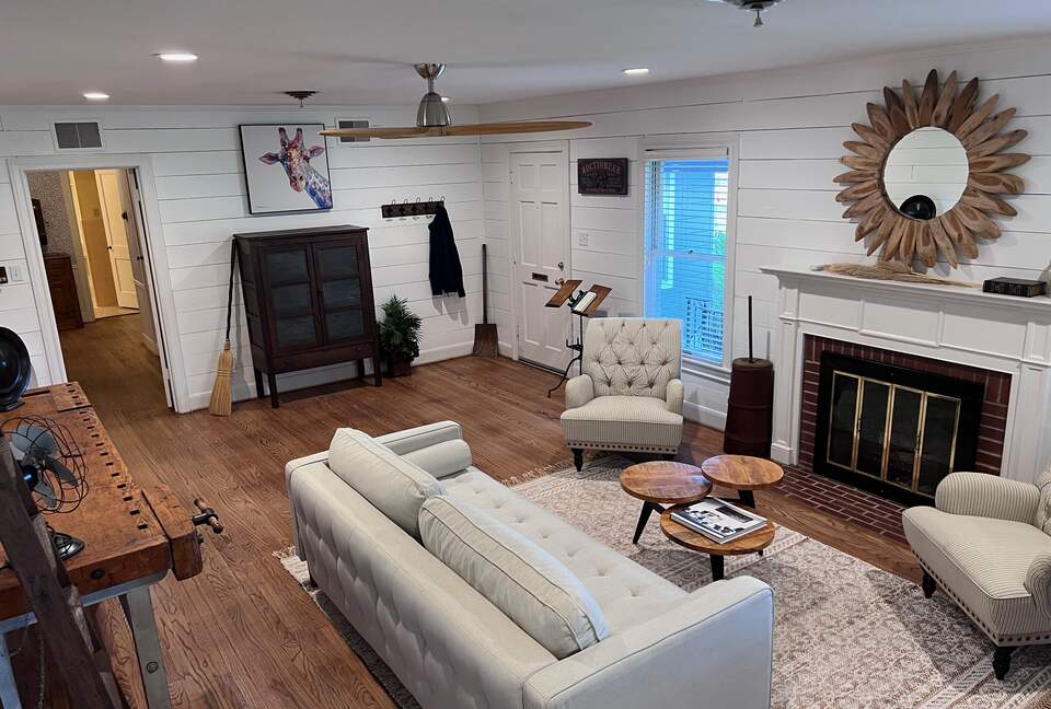 The College View House and Sun Room - For Good Ol' Ags - Bryan, Texas
