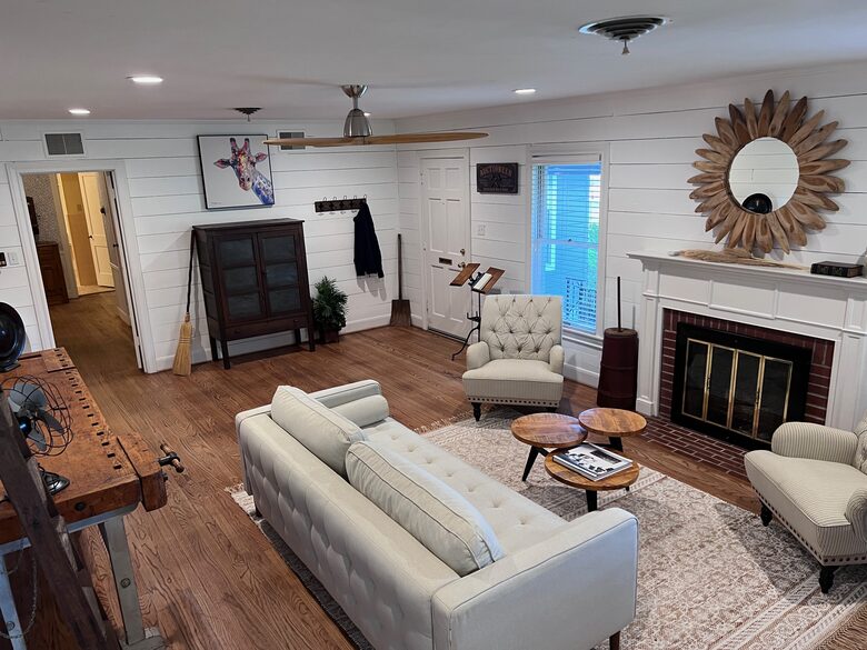 The College View House and Sun Room - For Good Ol' Ags - Bryan, Texas