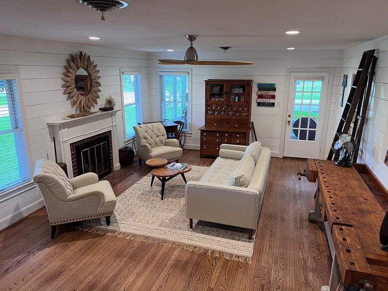 The College View House and Sun Room - For Good Ol' Ags - Bryan, Texas