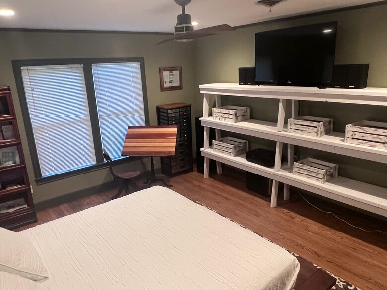 The College View House and Sun Room - For Good Ol' Ags - Bryan, Texas