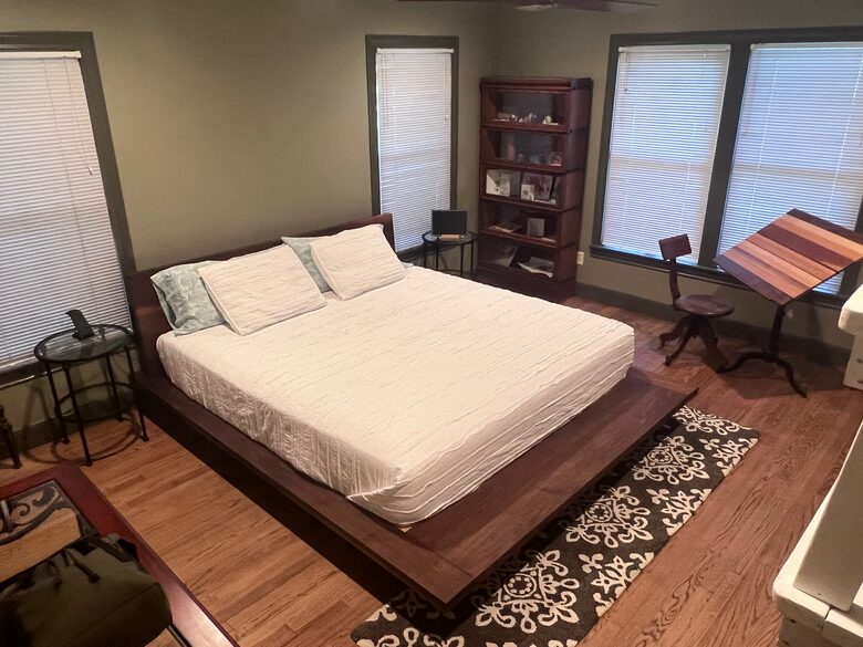 The College View House and Sun Room - For Good Ol' Ags - Bryan, Texas