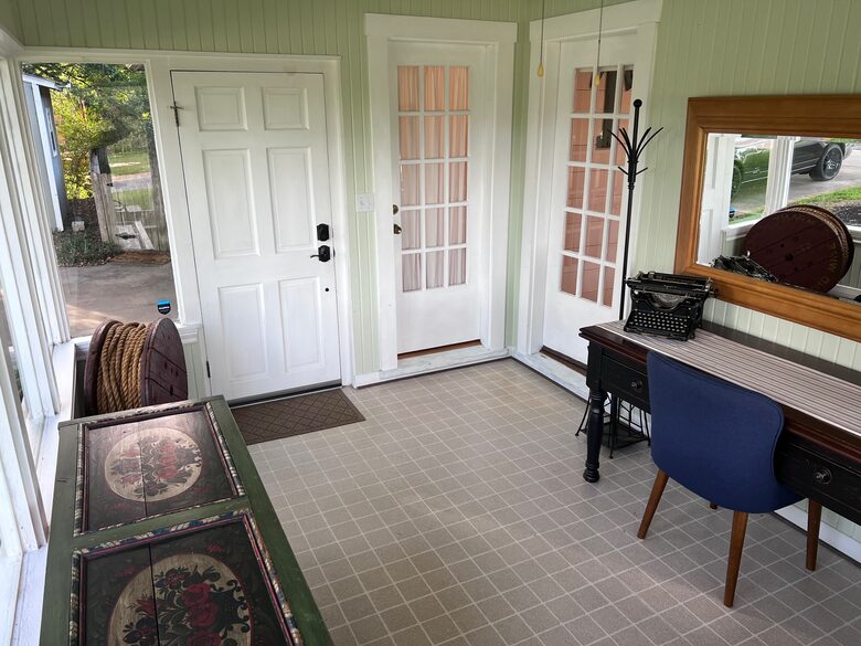 The College View House and Sun Room - For Good Ol' Ags - Bryan, Texas