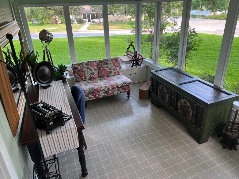 The College View House and Sun Room - For Good Ol' Ags - Bryan, Texas