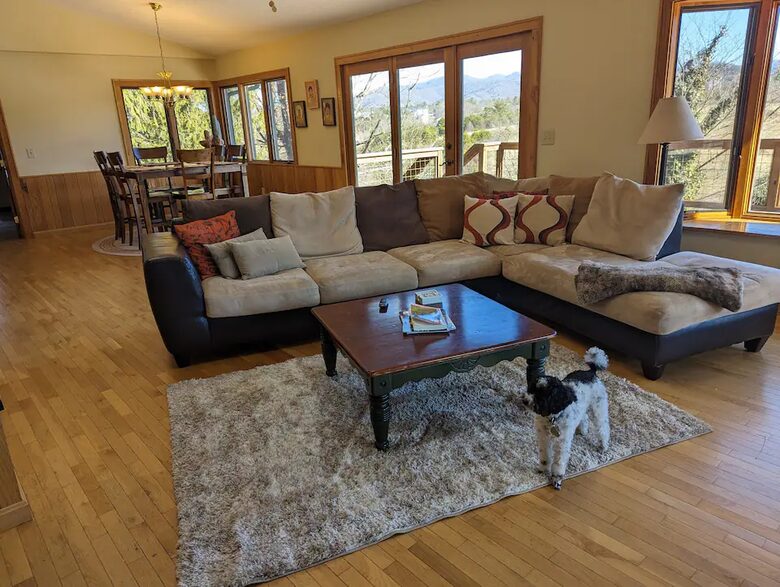 Weaverville farmhouse | 12 Minutes to Downtown Asheville - Weaverville, North Carolina