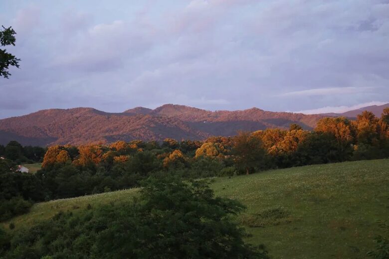 Weaverville farmhouse | 12 Minutes to Downtown Asheville - Weaverville, North Carolina