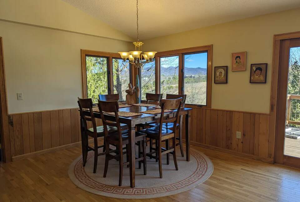 Weaverville farmhouse | 12 Minutes to Downtown Asheville - Weaverville, North Carolina