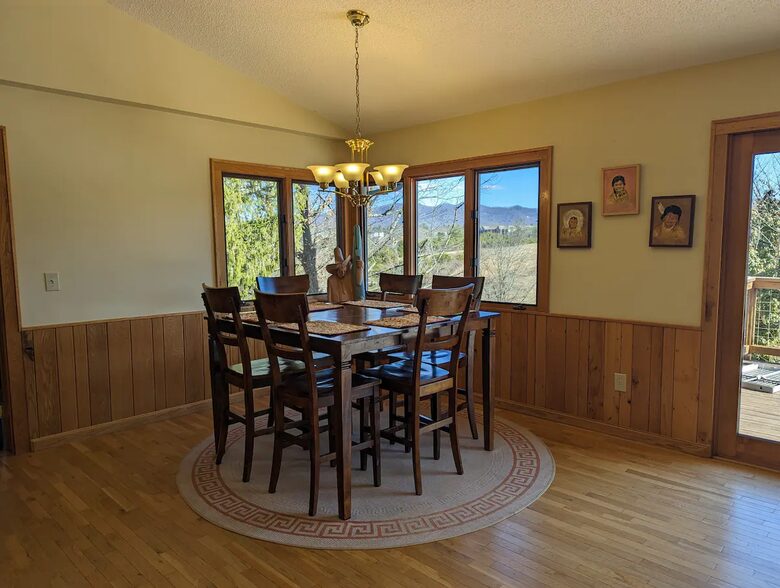 Weaverville farmhouse | 12 Minutes to Downtown Asheville - Weaverville, North Carolina