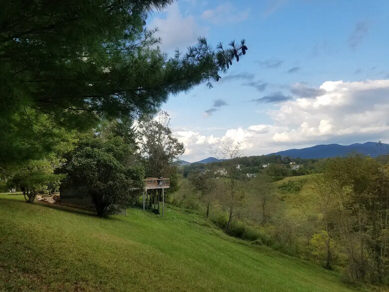 Weaverville farmhouse | 12 Minutes to Downtown Asheville - Weaverville, North Carolina