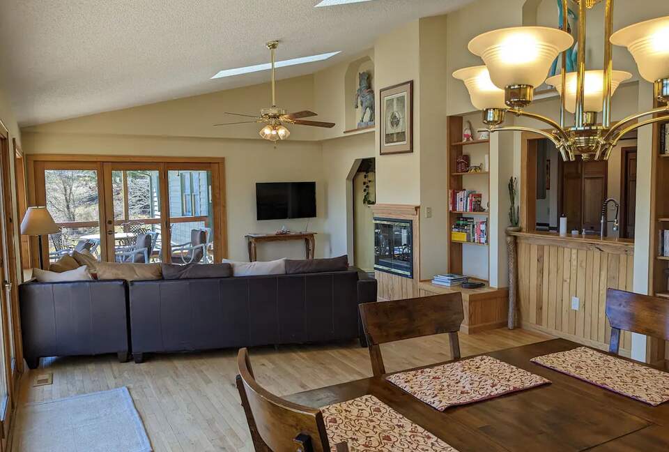 Weaverville farmhouse | 12 Minutes to Downtown Asheville - Weaverville, North Carolina