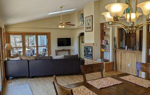 Weaverville farmhouse | 12 Minutes to Downtown Asheville - Weaverville, North Carolina