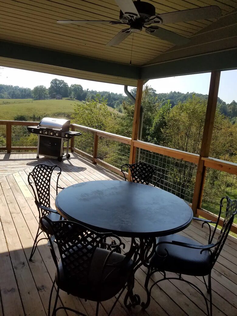 Weaverville farmhouse | 12 Minutes to Downtown Asheville - Weaverville, North Carolina