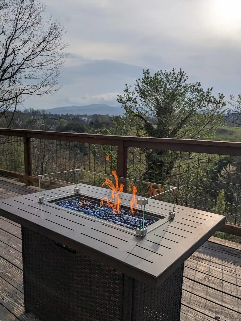 Weaverville farmhouse | 12 Minutes to Downtown Asheville - Weaverville, North Carolina