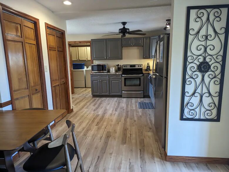 Weaverville farmhouse | 12 Minutes to Downtown Asheville - Weaverville, North Carolina