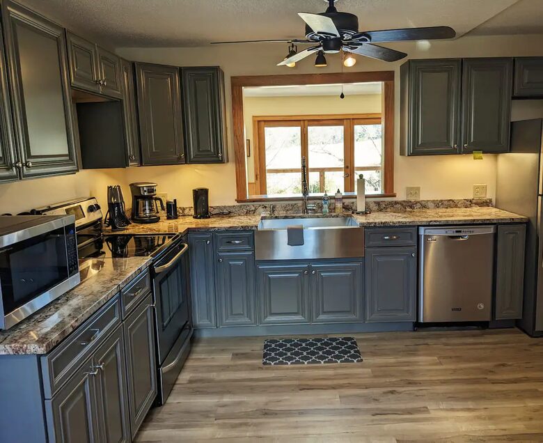 Weaverville farmhouse | 12 Minutes to Downtown Asheville - Weaverville, North Carolina
