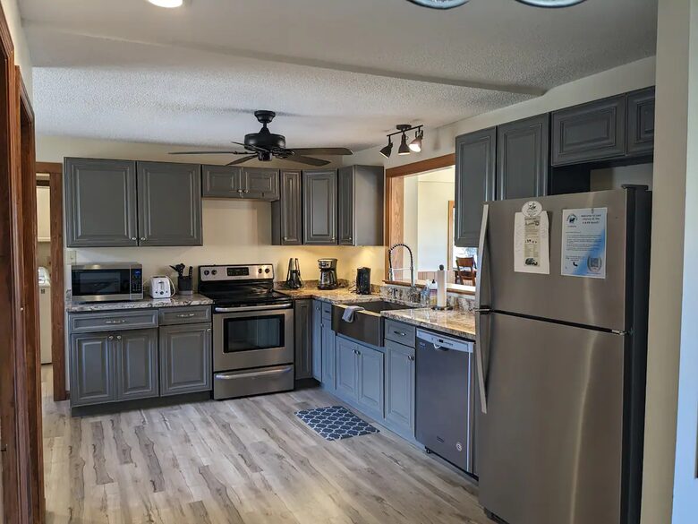 Weaverville farmhouse | 12 Minutes to Downtown Asheville - Weaverville, North Carolina