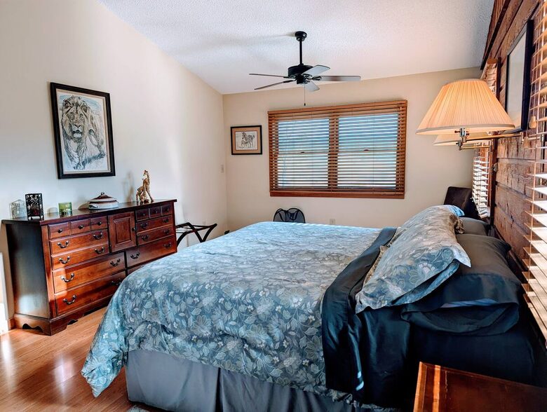 Weaverville farmhouse | 12 Minutes to Downtown Asheville - Weaverville, North Carolina