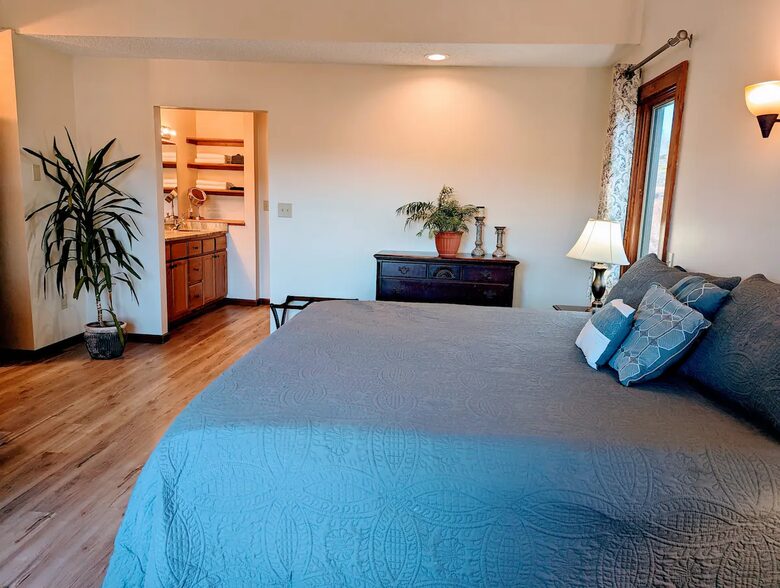 Weaverville farmhouse | 12 Minutes to Downtown Asheville - Weaverville, North Carolina