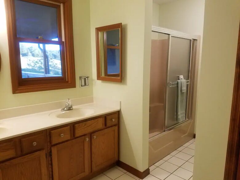 Weaverville farmhouse | 12 Minutes to Downtown Asheville - Weaverville, North Carolina