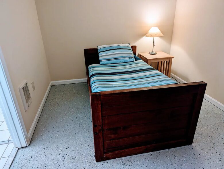 Weaverville farmhouse | 12 Minutes to Downtown Asheville - Weaverville, North Carolina
