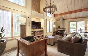 Wine Country Luxury in the Redwoods w/ Hot Tub and Fire Pit - Cazadero, California