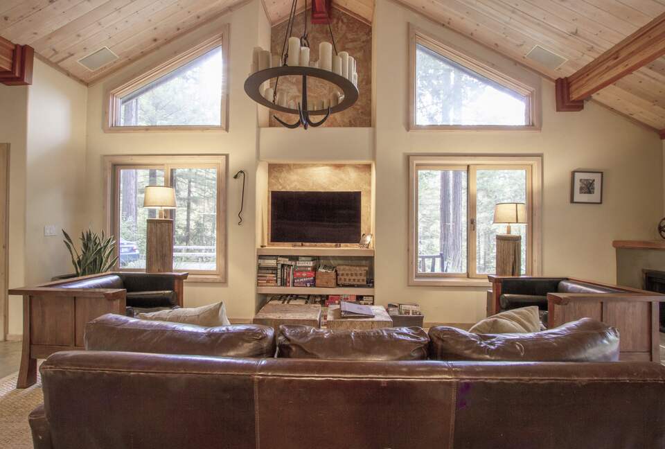 Wine Country Luxury in the Redwoods w/ Hot Tub and Fire Pit - Cazadero, California