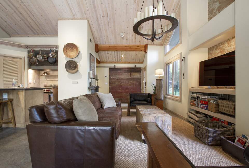 Wine Country Luxury in the Redwoods w/ Hot Tub and Fire Pit - Cazadero, California