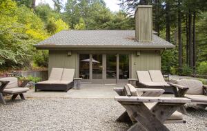 Wine Country Luxury in the Redwoods w/ Hot Tub and Fire Pit - Cazadero, California
