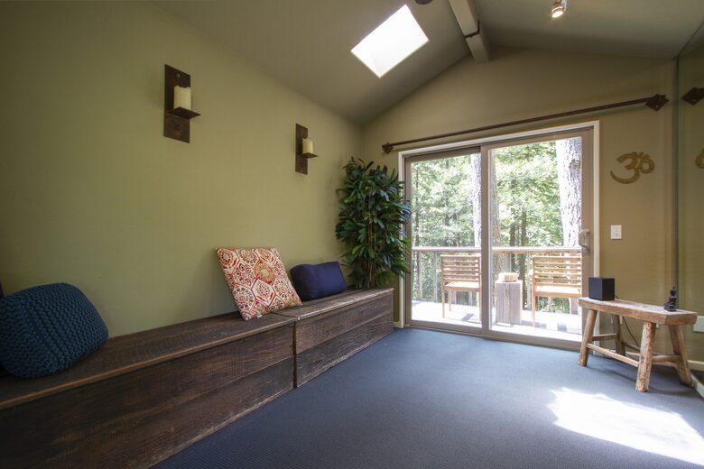 Wine Country Luxury in the Redwoods w/ Hot Tub and Fire Pit - Cazadero, California