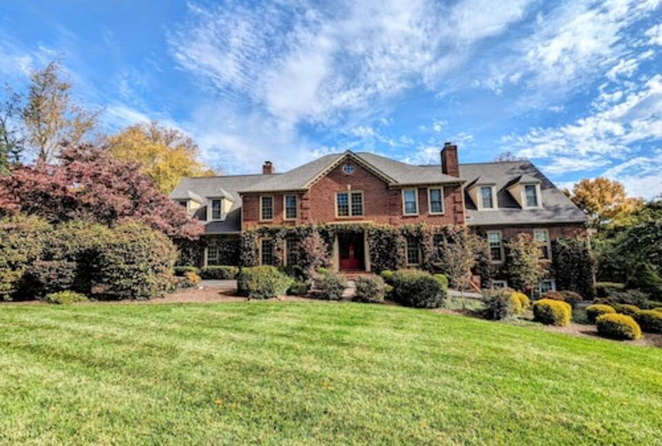 Classic Estate | 20 minutes from DC - McLean, Virginia