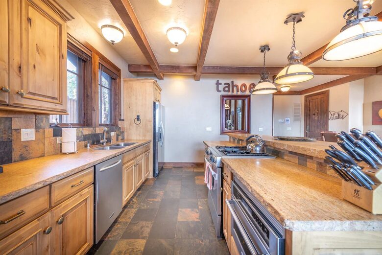 Lakefront Retreat next to Westshore Cafe and Homewood Resort - Homewood, California