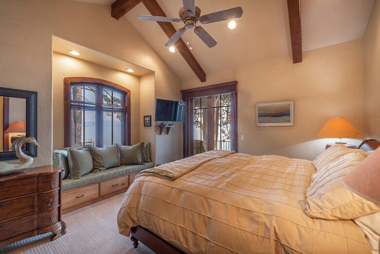 Lakefront Retreat next to Westshore Cafe and Homewood Resort - Homewood, California