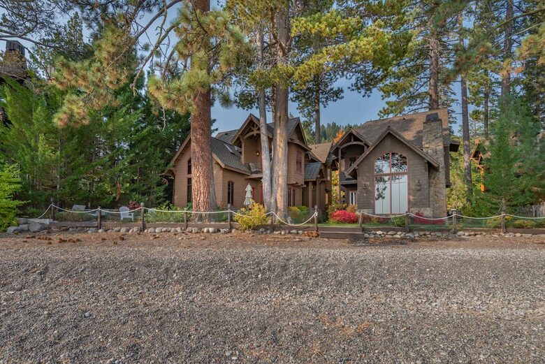 Lakefront Retreat next to Westshore Cafe and Homewood Resort - Homewood, California