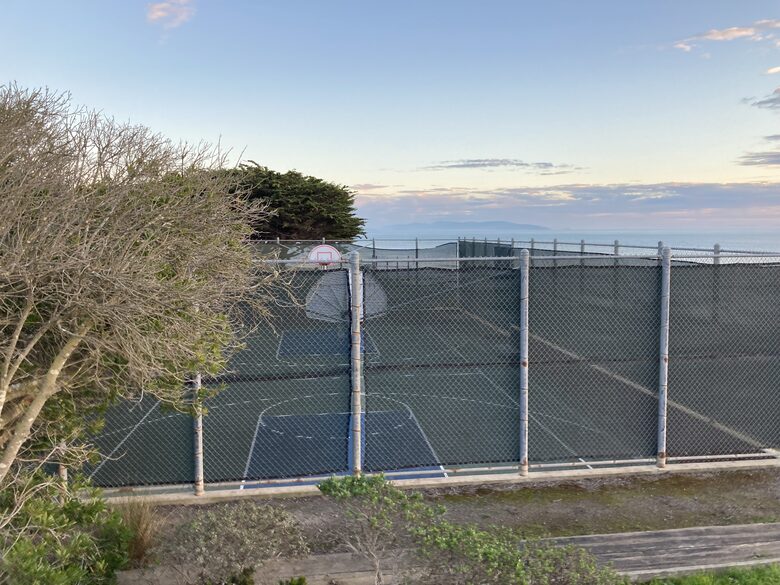 HOA basketball courts at water’s edge available for guest use.