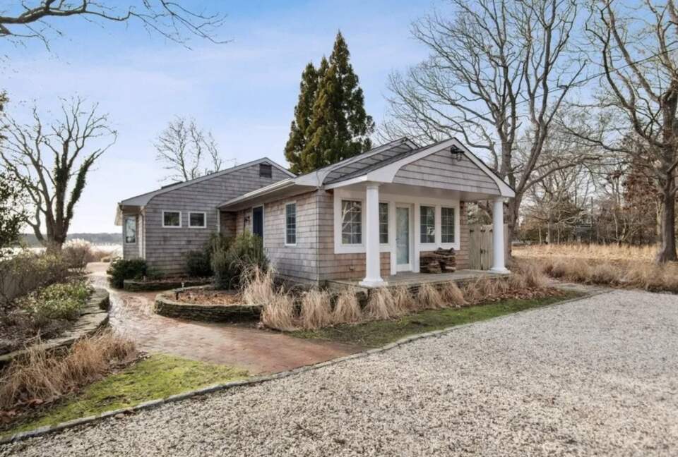 East Hampton Waterfront Cottage - East Hampton, New York