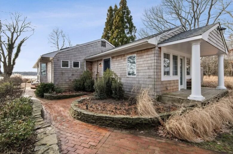 East Hampton Waterfront Cottage - East Hampton, New York