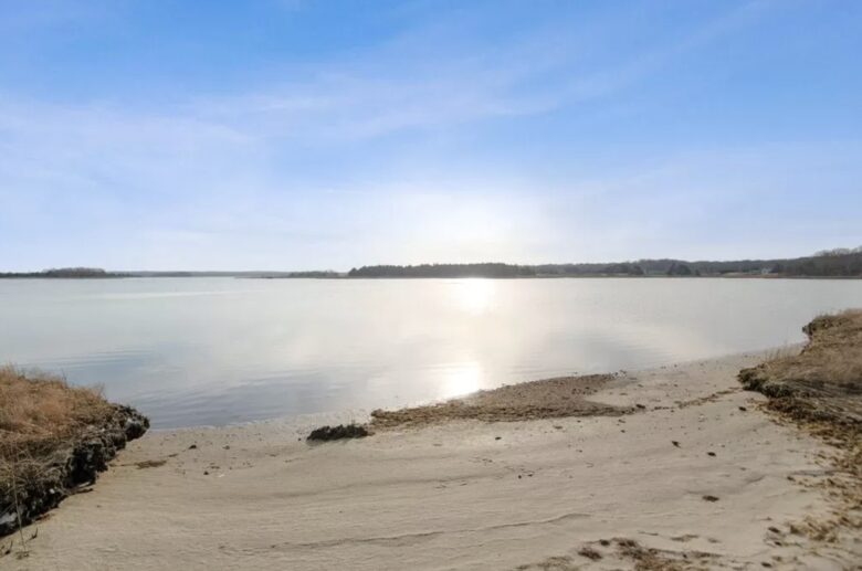 East Hampton Waterfront Cottage - East Hampton, New York