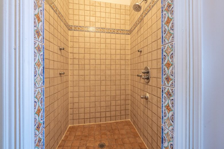Exclusive 6 bed, 6 bath residence in Old Montreal - Montreal, Canada
