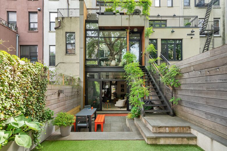 Cheery Harlem Brownstone - New York City, New York