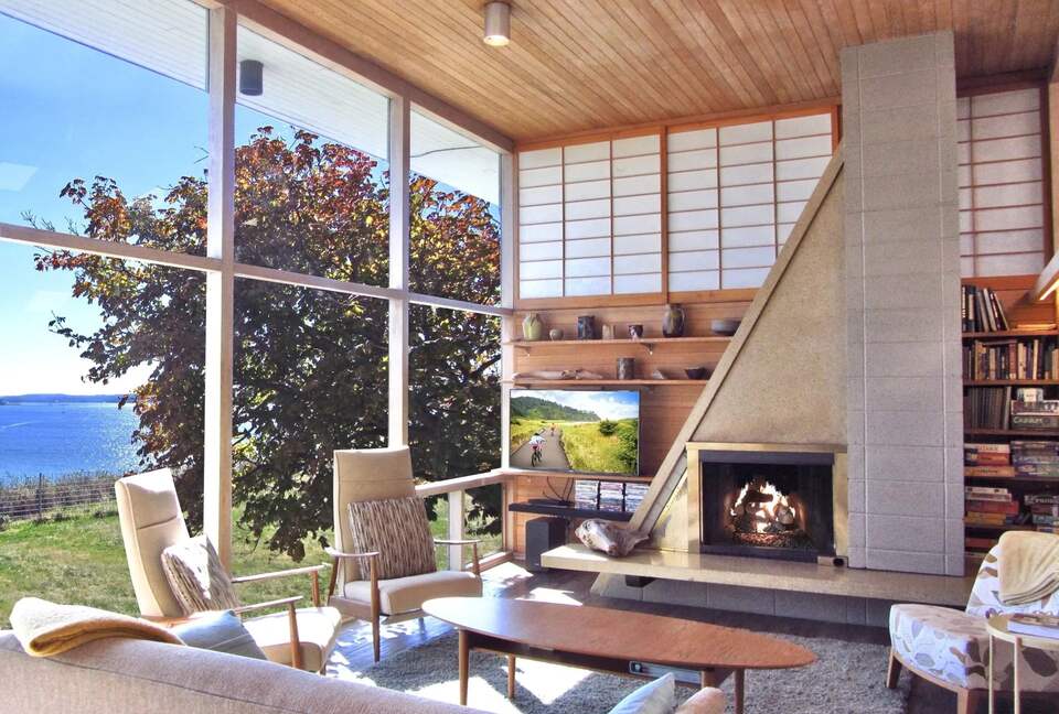 Midcentury Modern Dream Over Port Townsend - Port Townsend, Washington